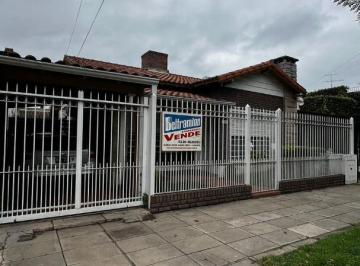 Casa · 145m² · 3 Ambientes · 1 Cochera · Casa en Venta - Merlo