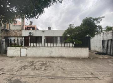 Casa · 100m² · 4 Ambientes · 1 Cochera · Casa 3 Dorm. con Cochera y Jardín