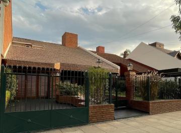 Casa · 280m² · 4 Ambientes · 2 Cocheras · Casa en Venta - Merlo