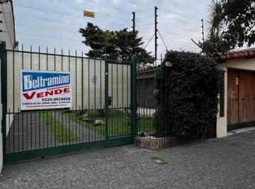Casa · 150m² · 3 Ambientes · 4 Cocheras · Casa en Venta - Merlo