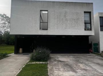 Casa · 235m² · 5 Ambientes · 2 Cocheras · Casa en Venta - Barrio Solares de Zapiola