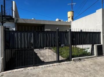 Casa · 60m² · 3 Ambientes · 1 Cochera · Casa en Venta - Merlo