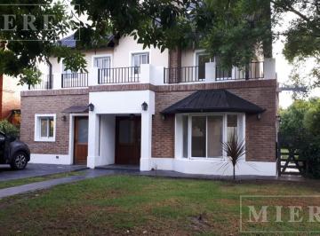 Casa · 200m² · 7 Ambientes · 1 Cochera · Casa en Alquiler en Santa María de Tigre con 3 Dorm.