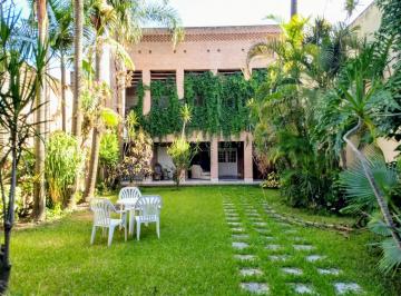 Casa · 620m² · 6 Ambientes · 2 Cocheras · Casa en Calle Italia Al 800, Sm de Tucumán
