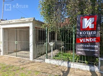 Casa · 127m² · 3 Ambientes · 1 Cochera · Casa 3 Ambientes en Lote de 7,5x40 m. C/cochera
