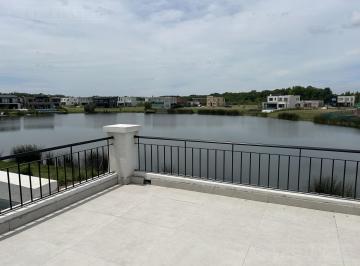 Casa · 230m² · 7 Ambientes · Casa a La Laguna en Venta, en Santa Ana - Villanueva