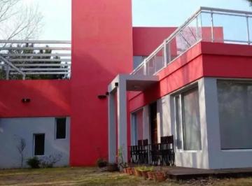 Casa · 180m² · 3 Ambientes · Casa en Venta - 2 Dorm. 2 Baños - 180 m² - Santa Teresita