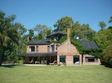 Casa · 370m² · 4 Dormitorios · 2 Cocheras · Casa en Alquiler - 4 Dorm. 4 Baños - 1600 m² - San Facundo, Manuel B. Gonnet