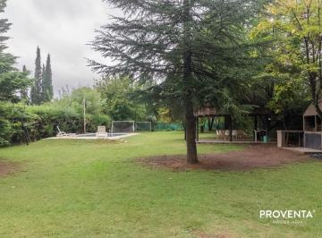 Casa de 4 ambientes, Vistalba · Casa Emplazada en Parque Forestado de 1600 m² Vistalba