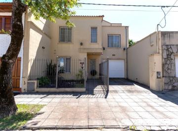 Casa · 224m² · 5 Ambientes · 2 Cocheras · Casa a La Venta en Lavalle 1688 Lujan Centro