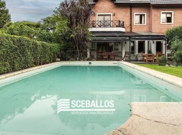 Casa · 303m² · 5 Ambientes · 4 Cocheras · Casa en Barrio Camino Real 5 Ambientes con Dependencia