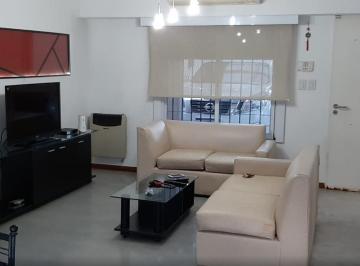 Casa · 108m² · 4 Ambientes · 2 Cocheras · Casa en Venta - 3 Dorm. 2 Baños - 208 m - La Plata