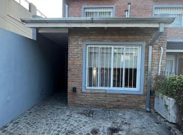 Casa · 124m² · 5 Ambientes · 1 Cochera · Casa Triplex con Galeria, Pileta, Oficina en Martinez