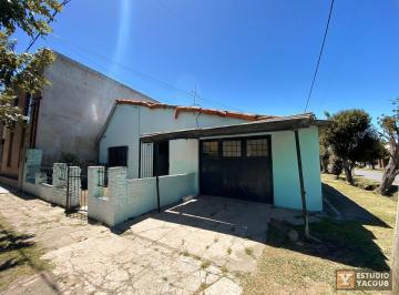 Casa · 69m² · 3 Ambientes · 1 Cochera · Casa en Venta - 2 Dorm. 1 Baño 1 Cochera - 125 m² - Villa Elvira