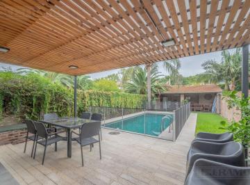 24 · Excelente Casa en Venta Reciclada a Nuevo en El Bajo de Acassuso
