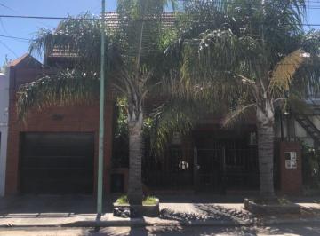 Casa · 240m² · 4 Ambientes · 1 Cochera · Venta Casa 3 Dorm. Pileta