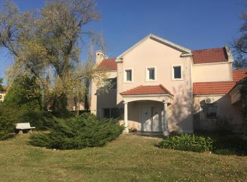 Casa · 1m² · 5 Ambientes · 2 Cocheras · Venta Casa - Lujan