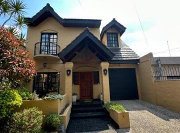 Casa · 220m² · 4 Ambientes · 3 Cocheras · Venta Casa 3 Dorm. Pileta Merlo Padua