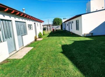 Edificio · 200m² · 7 Ambientes · 3 Cocheras · Complejo de Cabañas en Venta - 4 Dorm. 3 Baños - Cocheras - Necochea