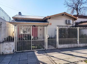 Casa · 100m² · 3 Ambientes · 1 Cochera · Casa en Venta en El Centro de Merlo