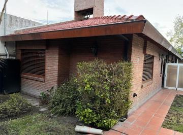 Casa · 180m² · 3 Ambientes · 1 Cochera · Chalet en Venta - Merlo