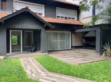 Casa de 10 ambientes, Vicente López · Excelente Ubicacion, Impecable, en Lote Unico. Nuevo Valor