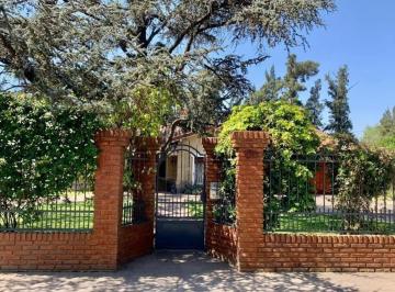 Casa · 280m² · 5 Ambientes · 2 Cocheras · Chalet en Venta - Merlo