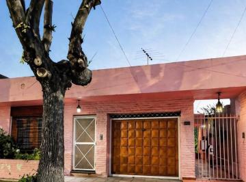 Casa · 109m² · 3 Ambientes · 1 Cochera · Casa en Venta - Merlo