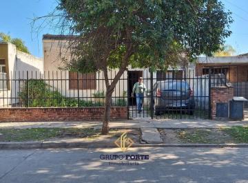 Casa · 125m² · 3 Ambientes · 1 Cochera · Casa a Reciclar en Venta Bº Arguello