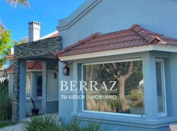 Casa · 220m² · 5 Ambientes · 1 Cochera · Casa Venta 5 Ambientes en Campo Grande Pilar Lote de 895 m²