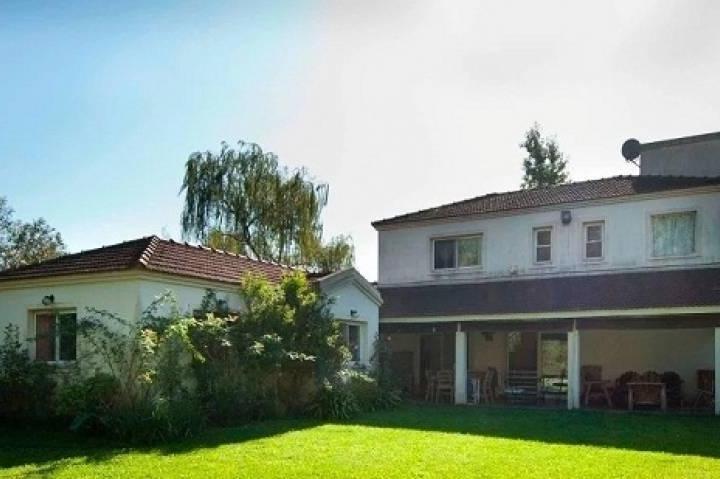 Casa · 200m² · 6 Ambientes · 2 Cocheras