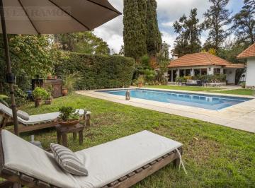 Quinta vacacional · 369m² · 12 Ambientes · 2 Cocheras · Casa Quinta. Terreno en del Viso. Arbolado. Zona Segura y Tranquila. Apto Crédito