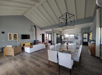 Casa · 297m² · 5 Ambientes · 1 Cochera · Casa en Valle del Golf