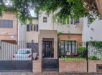 Casa · 250m² · 4 Ambientes · 1 Cochera · Venta Casa Refaccionada con Jardin - Vicente Lopez