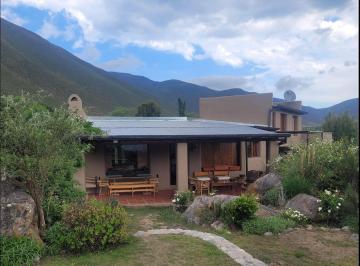 Casa · 197m² · 3 Dormitorios · Casa en Tafí del Valle, Los Cuartos.