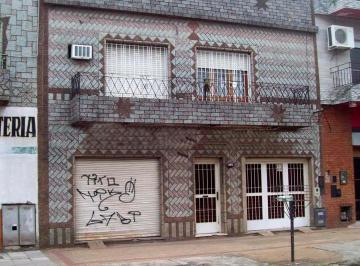 Casa · 120m² · 4 Ambientes · 1 Cochera · Casa en Venta - 2 Dorm. 2 Baños - Cochera - 200 m² - Lanús