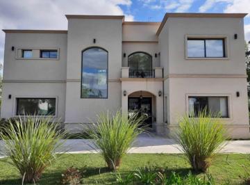 Casa · 196m² · 5 Ambientes · 1 Cochera · Casa en Venta - 3 Dorm. 3 Baños - Cochera - 1000 m² - La Cándida Club de Campo, La Plata
