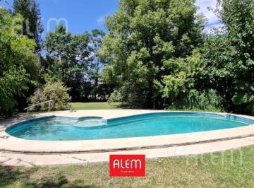 Casa · 310m² · 7 Ambientes · 2 Cocheras · La Martona | Casa Sobre Doble Lote en Venta