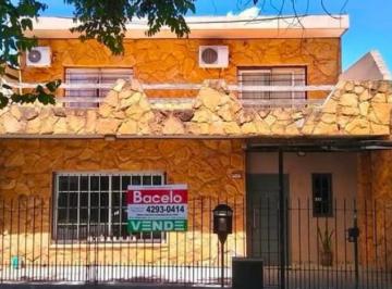Casa de 7 ambientes, Almirante Brown · Casa Dos Plantas