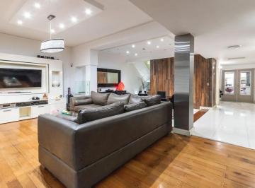 Casa · 380m² · 9 Ambientes · 2 Cocheras · Casa en Venta - 8 Dorm. 7 Baños - 400 m² - Ramos Mejía