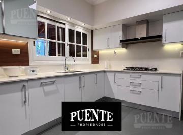 Casa · 360m² · 6 Ambientes · 3 Cocheras · Chalet de 4 Dorm., con Parque y Pileta en La Mejor Ubicación de Monte Grande