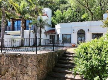 Casa · 280m² · 9 Ambientes · 2 Cocheras · Casa en Villa Carlos Paz 3 Dorm.