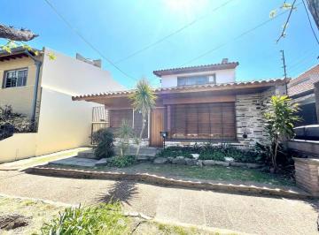 Casa · 70m² · 3 Ambientes · Casa en Venta - 2 Dorm. 2 Baños - Cochera - 80 m² - Don Bosco, Quilmes