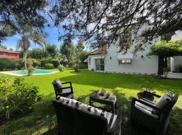 JARDIN CON PISCINA · Venta Casa en Campo Grande de 4 Dorm.