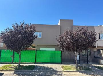 Casa · 183m² · 4 Ambientes · 1 Cochera · Casa en Cipolletti