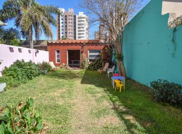 Casa · 213m² · 6 Ambientes · 2 Cocheras · Importante Casa en Pb en Barrio Centro/sur.