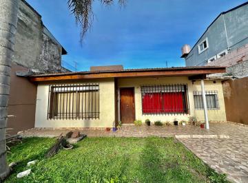 Casa · 107m² · 4 Ambientes · 1 Cochera · Venta Casa 4 Ambientes Rafael Castillo Apto Créd.