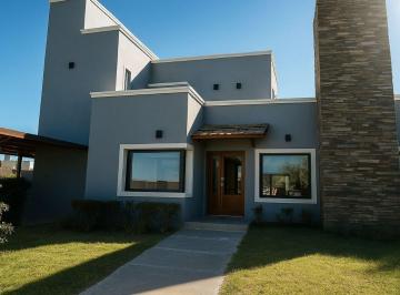Casa · 240m² · 8 Ambientes · 2 Cocheras · Venta Hermosa Casa B° Las Lavandas San Rafael