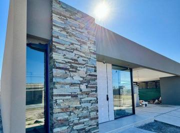 Casa · 83m² · 4 Ambientes · 2 Cocheras · Casa en Venta en Barrio Privado Las Cortaderas 3