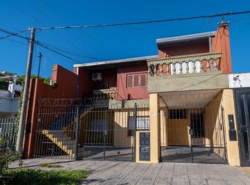 Casa · 283m² · 8 Ambientes · 1 Cochera · Venta Casa en Planta Alta y 3 Dptos en Guadalupe